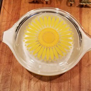 Pyrex Sunflower Bowl with Lid - Used